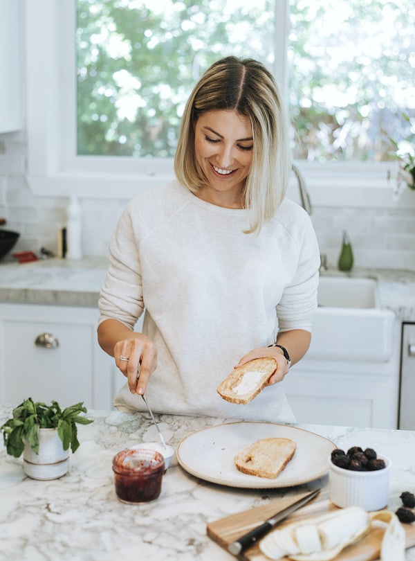 calorie counting while making a meal at home