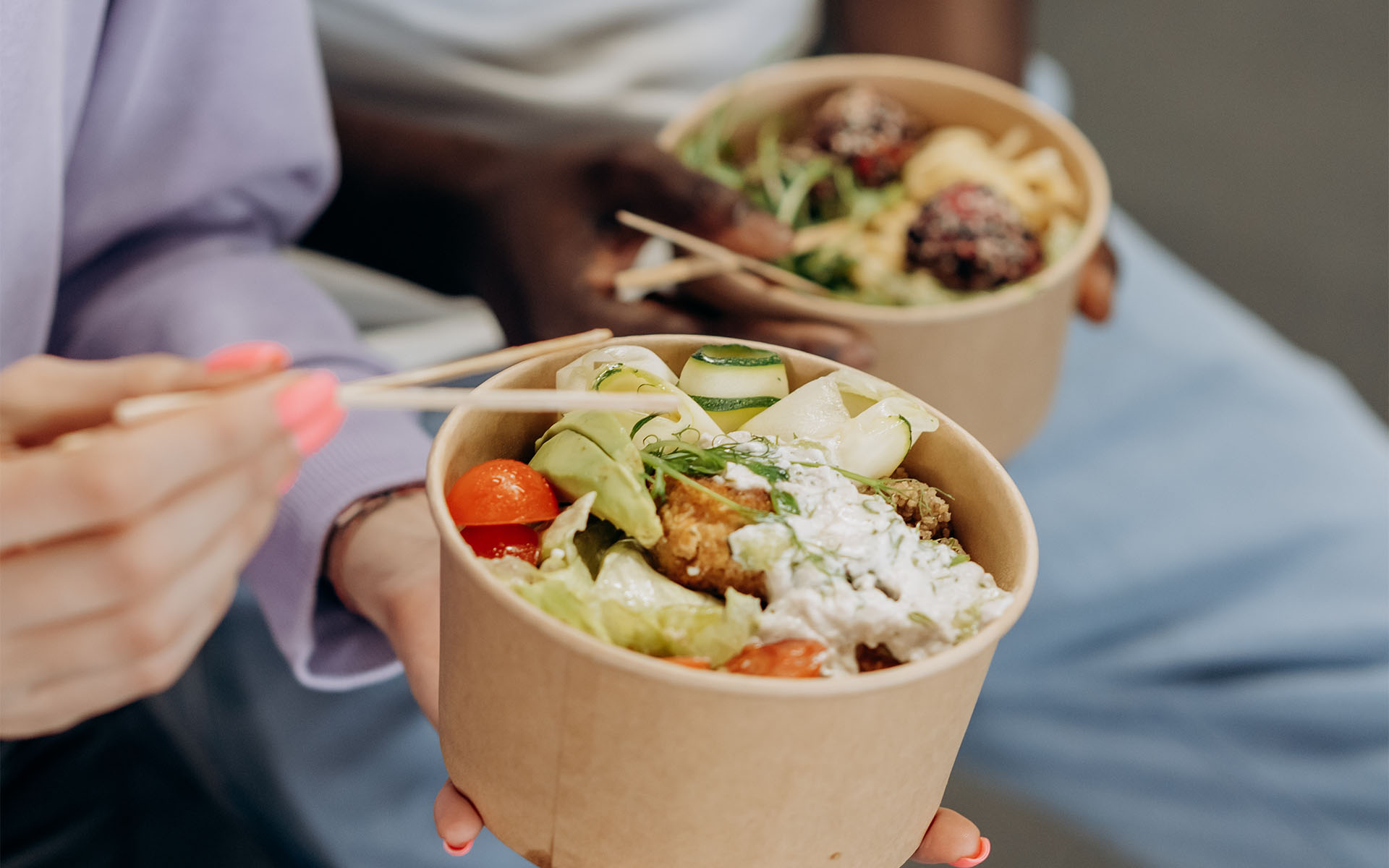 heart-health-two-people-eating-healthy-takeaway two people eating healthy takeaway salad good for heart health