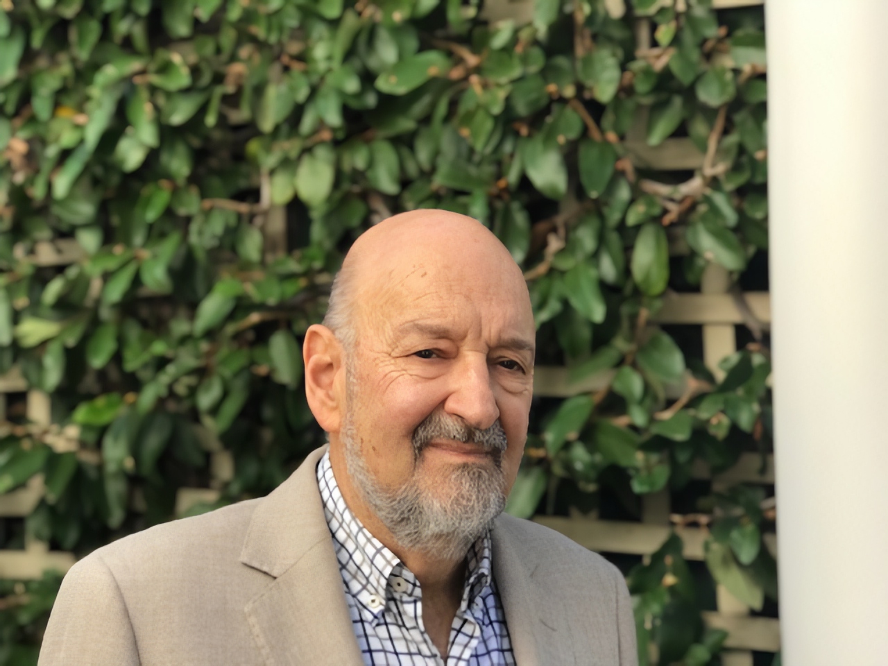 a portrait of myDNA founder Les Sheffield outside on a leafy background